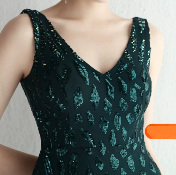 NWT *Fixed Price* Gorgeous Sequin mermaid gown - Picture 5 of 9